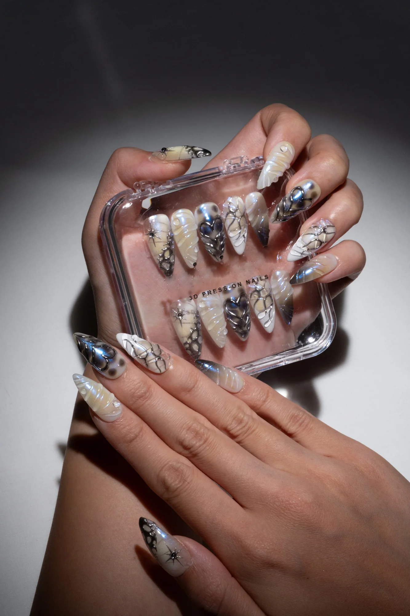 Galaxy Gradient Press-On Nail Set – Metallic Starry Almond Tips