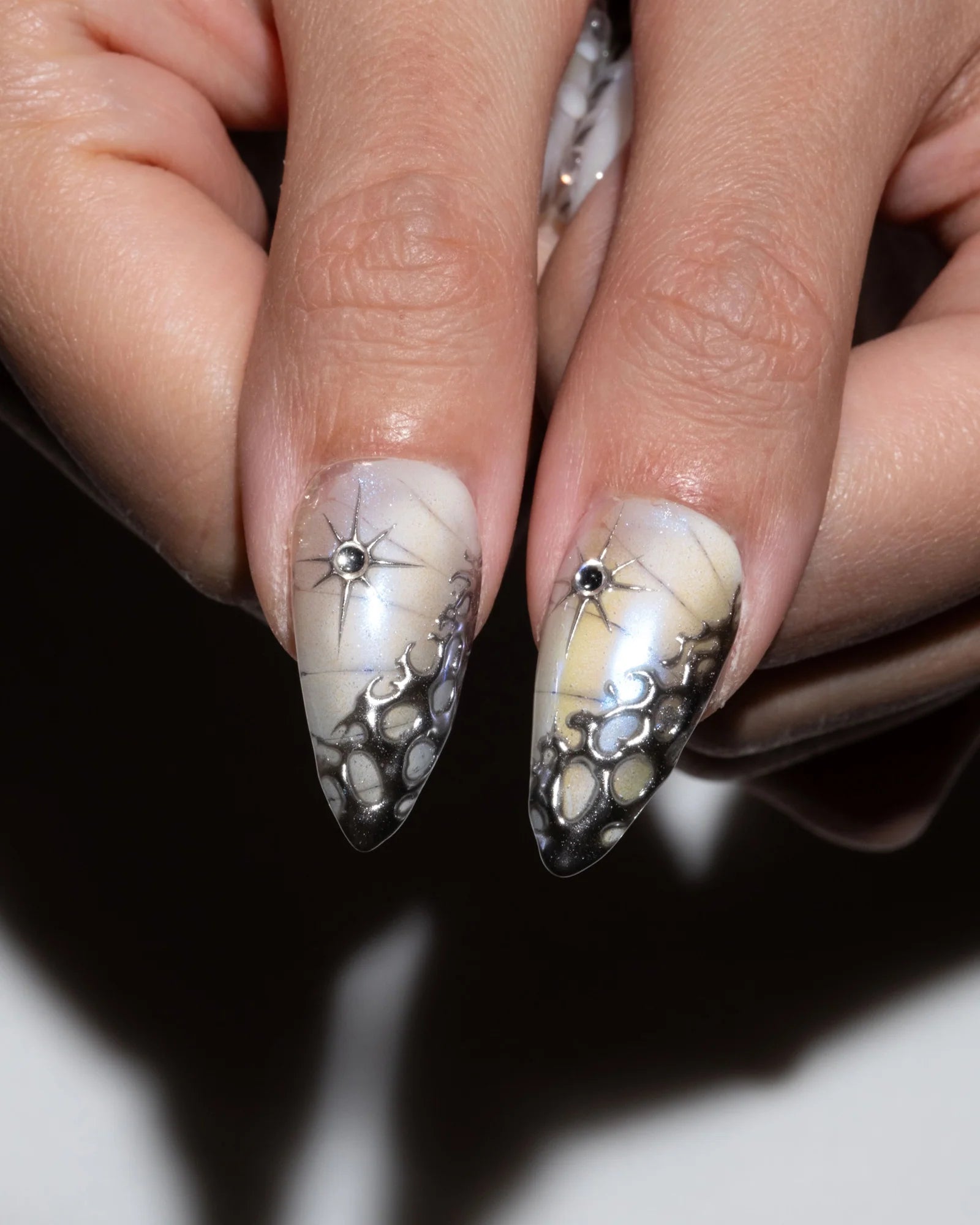 Galaxy Gradient Press-On Nail Set – Metallic Starry Almond Tips